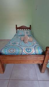 a bed in a room with a wooden frame at Los jacaranda in Cruz de Caña