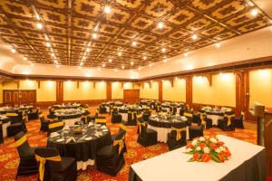 Reštaurácia alebo iné gastronomické zariadenie v ubytovaní Casino Hotel - CGH Earth, Cochin