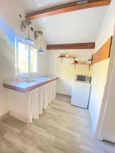 a kitchen with a sink and a counter top at Cabañas Rústicas dentro de la Finca El Castillo in La Cabrera