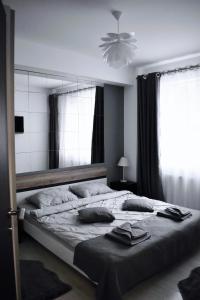 Ліжко або ліжка в номері Etalon Airport Apartments