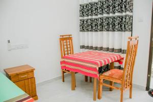 Postel nebo postele na pokoji v ubytování Navodya Guest Mirissa