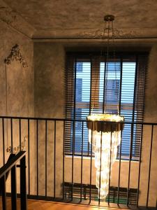 a chandelier in a room with a balcony at Apartament Gwiazda Renesansu in Zamość +25 photos