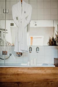 a white coat on a display in a store window at HOT_elarnia Hotel & Spa in Puszczykowo