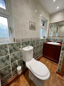 a bathroom with a toilet and a sink at Cosy Single Room for ONE person in Bromley