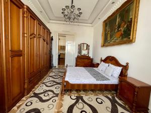 a bedroom with a bed and a mirror at M & I Apartment 1 in Târgu-Mureş