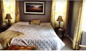 a bedroom with a large bed and two lamps at Hallelujah Forest in Big Bear Lake
