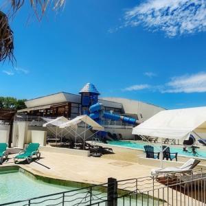 Piscine de l'établissement Les Chalets de Moulière ou située à proximité
