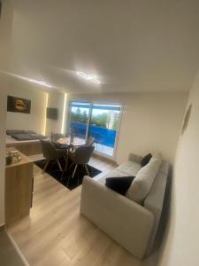 Posedenie v ubytovaní Lake View Penthouse