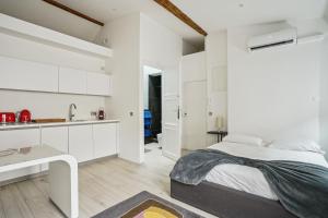 Posteľ alebo postele v izbe v ubytovaní New Apartment near Champs Elysées