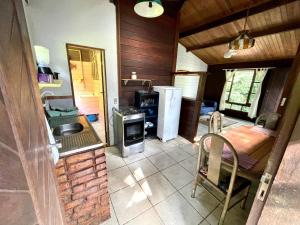 A cozinha ou cozinha compacta de Casa Selva - Vila do Abraão - Ilha grande