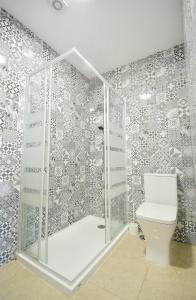 Phòng tắm tại Apartamentos de Playa en el centro de O Grove