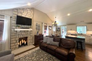 a living room with a couch and a fireplace at Mill Stream Cottage in Pigeon Forge