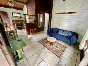 Uma área de estar em Casa Selva - Vila do Abraão - Ilha grande