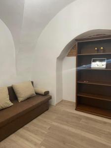 a living room with a couch and an archway at Apartment Bessi in Olomouc