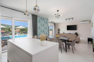 Μια τηλεόραση ή/και κέντρο ψυχαγωγίας στο Villa Mirage