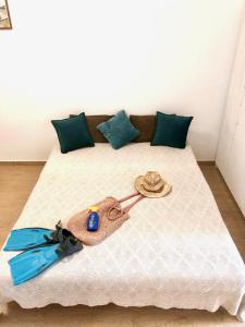 a bed with a hat and two umbrellas on it at Bar Aperol Apartment in Bar