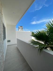 balcón con vistas al océano en Departamento entero amueblado en Altabrisa y Montebello en Mérida