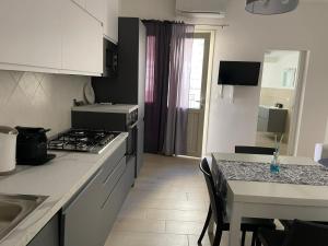 Kuchyňa alebo kuchynka v ubytovaní Guest House Civico 513 Casa Vacanze Reggio Calabria
