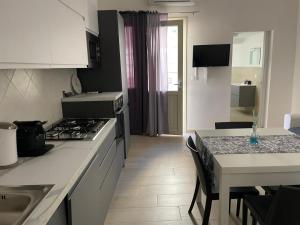 Kuchyňa alebo kuchynka v ubytovaní Guest House Civico 513 Casa Vacanze Reggio Calabria