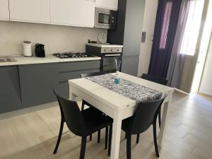 Kuchyňa alebo kuchynka v ubytovaní Guest House Civico 513 Casa Vacanze Reggio Calabria