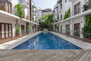 a swimming pool in the middle of a building at One Bedroom Apartment In Old City Of Cartagena in Cartagena de Indias