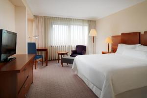 Televízia a/alebo spoločenská miestnosť v ubytovaní The Westin Zagreb
