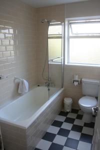 Vannituba majutusasutuses Roundstone House Hotel