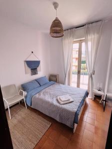 A bed or beds in a room at Apartment Al Lago, Torri del Benaco