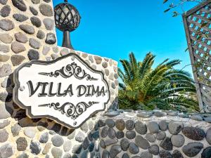 Um certificado, prémio, placa ou documento mostrado em Villa Dima