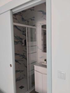 a bathroom with a sink and a mirror at Maria do Mar_As Três Marias in Matosinhos