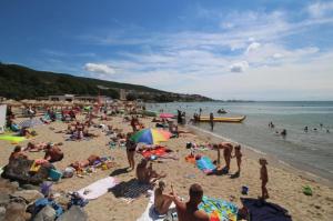 a large group of people on a beach at TONI HOUSE 407 Apartment Sveti Vlas Beach in Sveti Vlas