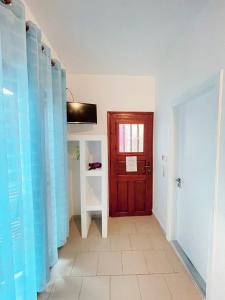 Uma televisão e/ou sistema de entretenimento em Villa Dima