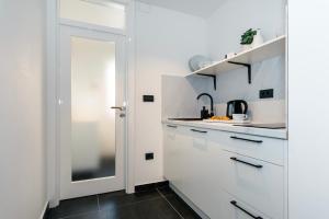 Кухня или мини-кухня в CITY BREAK Studio apartments
