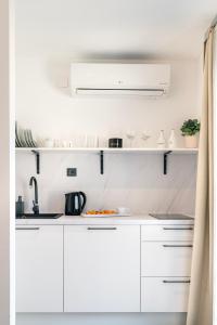 Кухня или мини-кухня в CITY BREAK Studio apartments
