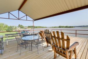 Gallery image of Waterfront Granbury House with Deck and Private Dock! in Granbury +52 photos