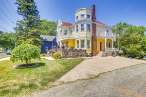 Vườn quanh Algoma Victorian - Steps to Lake Michigan!
