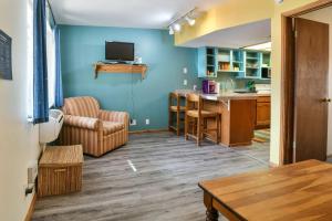 a living room with blue walls and a kitchen with a table at Near Downtown Adventure Nest - Rose Tree 4 in Moab