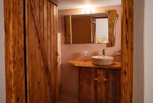 a bathroom with a sink and a mirror at Mitato Eagle's Nest Vothoni in Níthavris