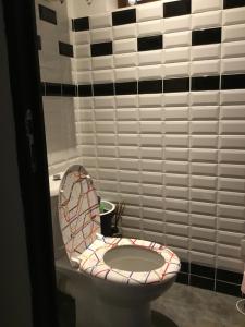 a toilet with ailed seat in a bathroom at Chez Lofred 1 in Four
