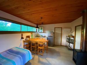 A kitchen or kitchenette at Cabañas La Luz