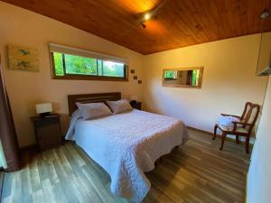 A bed or beds in a room at Cabañas La Luz