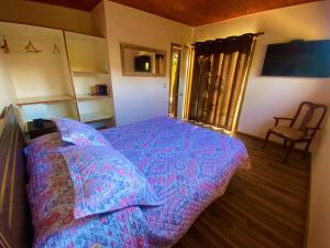 A bed or beds in a room at Cabañas La Luz