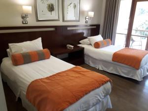 Postel nebo postele na pokoji v ubytování Hotel y Cabañas Palomar - Caja los Andes