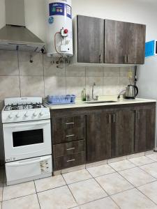 Η κουζίνα ή μικρή κουζίνα στο Departamento Nº 2 en Complejo Semiprivado Dos habitaciones