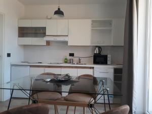 Kuchyň nebo kuchyňský kout v ubytování Hillside Residence Crikvenica