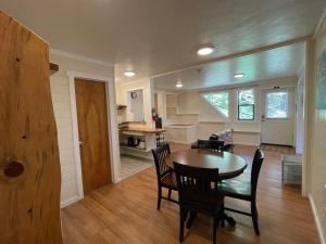 a dining room and kitchen with a table and chairs at Chalet Yosemite in Yosemite West