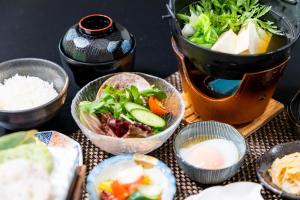 旅館の敷地内または近くでの食事または食べ物