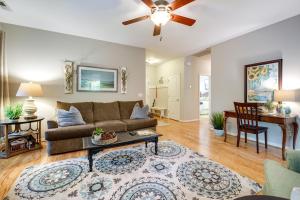 Φωτογραφία από το άλμπουμ του Charming Wilmington Home with Patio about 7 Mi to Beach! σε Γουίλμινγκτον