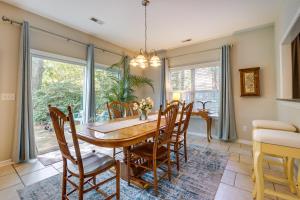 Φωτογραφία από το άλμπουμ του Charming Wilmington Home with Patio about 7 Mi to Beach! σε Γουίλμινγκτον