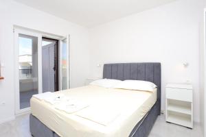 Posteľ alebo postele v izbe v ubytovaní Apartment Baska Voda 6773a